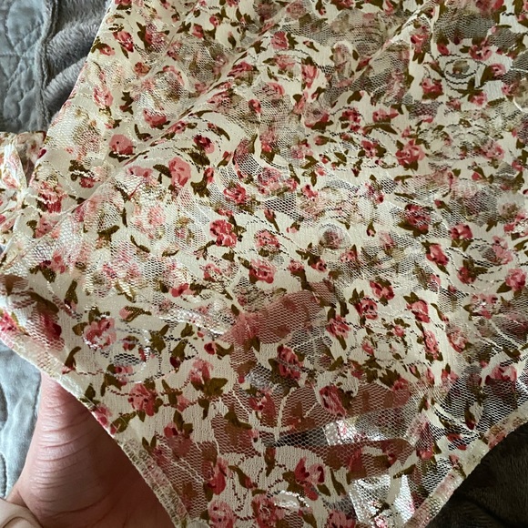 Bodysuit with sheer details. Floral print. NWT. - Picture 3 of 7